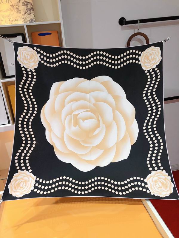 Chanel silk scarf 90X90cm E021313